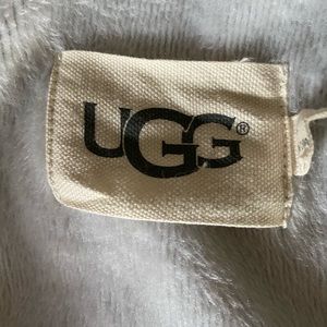 Woman’s UGG XL robe
